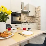 Casa Di Diana E Francesco In Zona Cenisia By Wonderful Italy