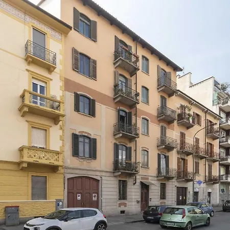 Casa Di Diana E Francesco In Zona Cenisia By Wonderful Italy *